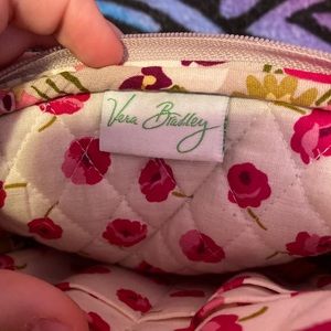 i’m selling a vera Bradly cross body bag